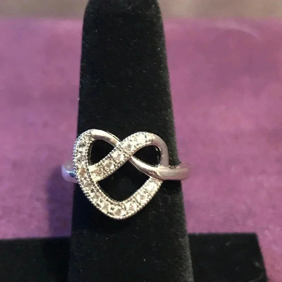 Valentines heart ring - Picture 2 of 2